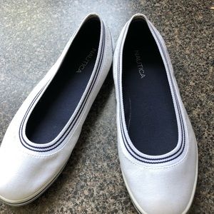 Nautical slide on tennis shoes size 6